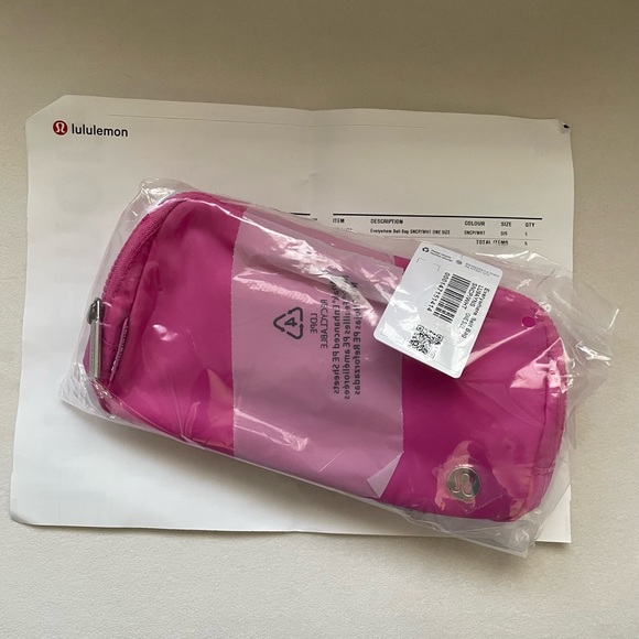 NEW & IMPROVED SONIC PINK Lululemon Everywhere Belt Bag White Wordmark - Picture 10 of 11